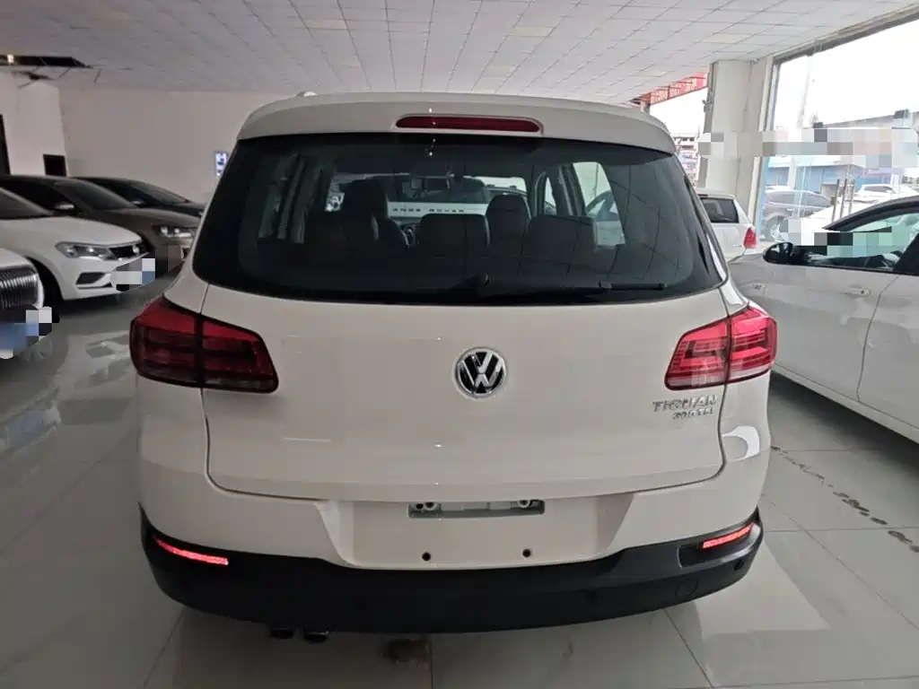 Volkswagen Tiguan — фото 5