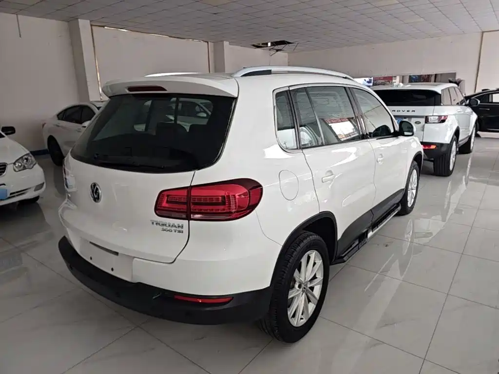 Volkswagen Tiguan — фото 6