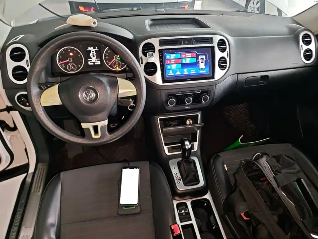 Volkswagen Tiguan — фото 9