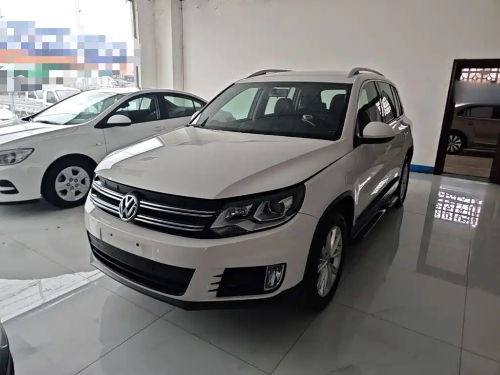 Volkswagen Tiguan — фото 1