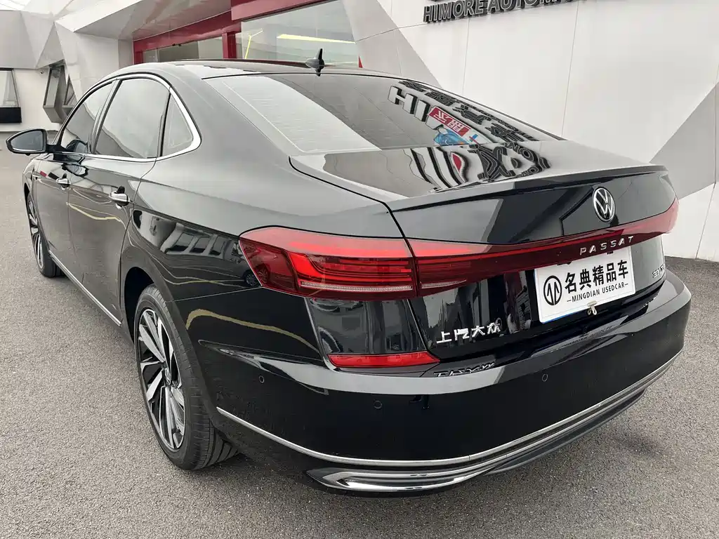 Volkswagen Passat — фото 17