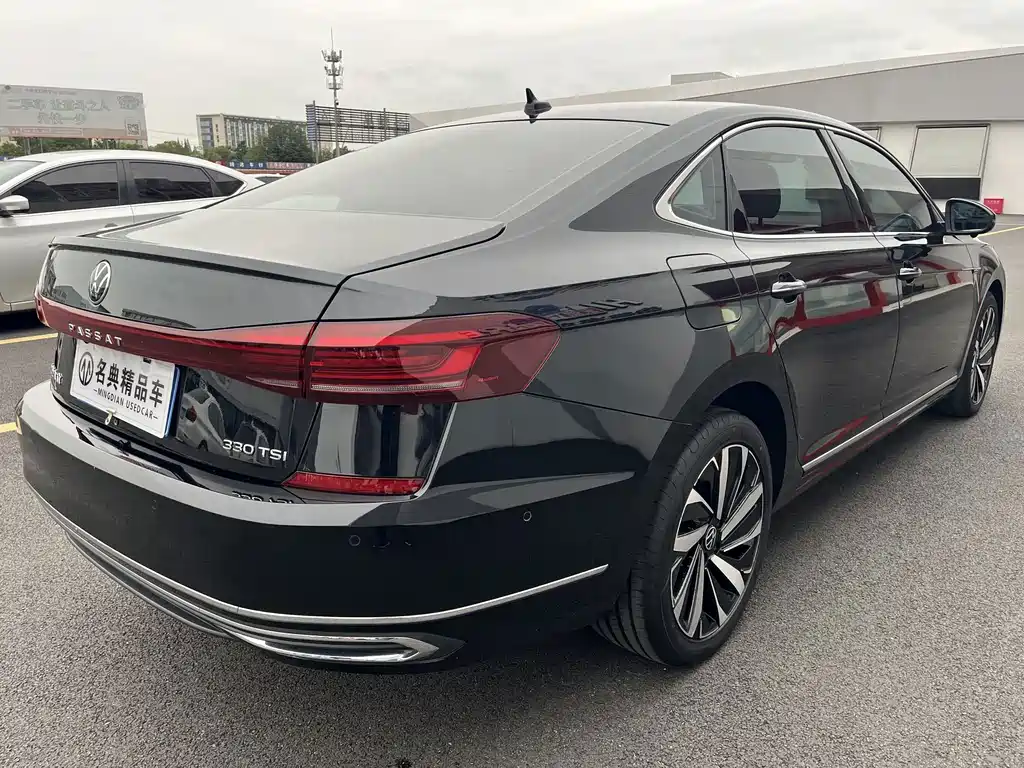 Volkswagen Passat — фото 19