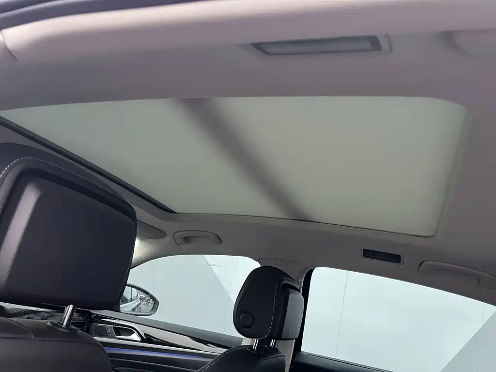 Volkswagen Passat — фото 7