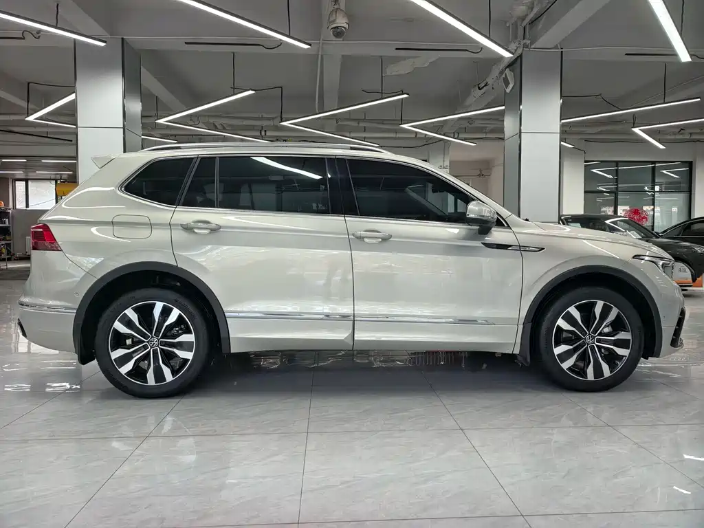 Volkswagen Tiguan L — фото 3
