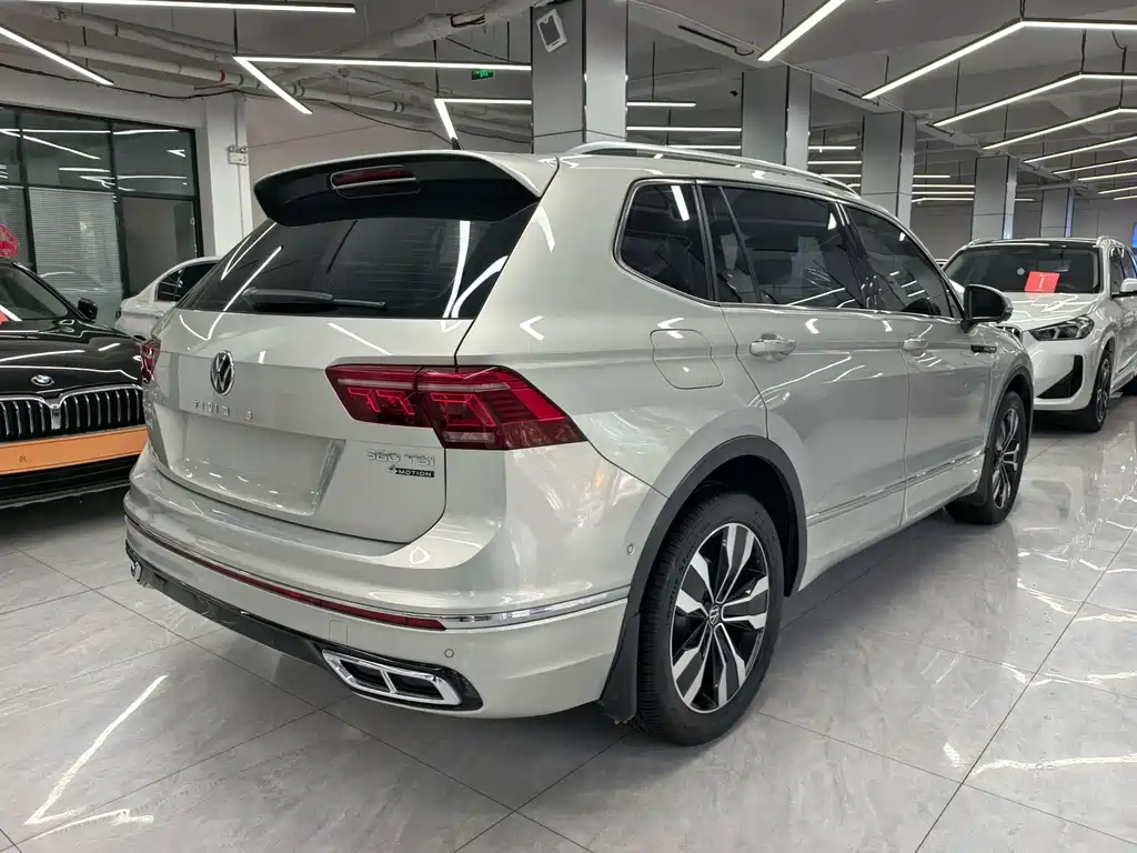 Volkswagen Tiguan L — фото 4