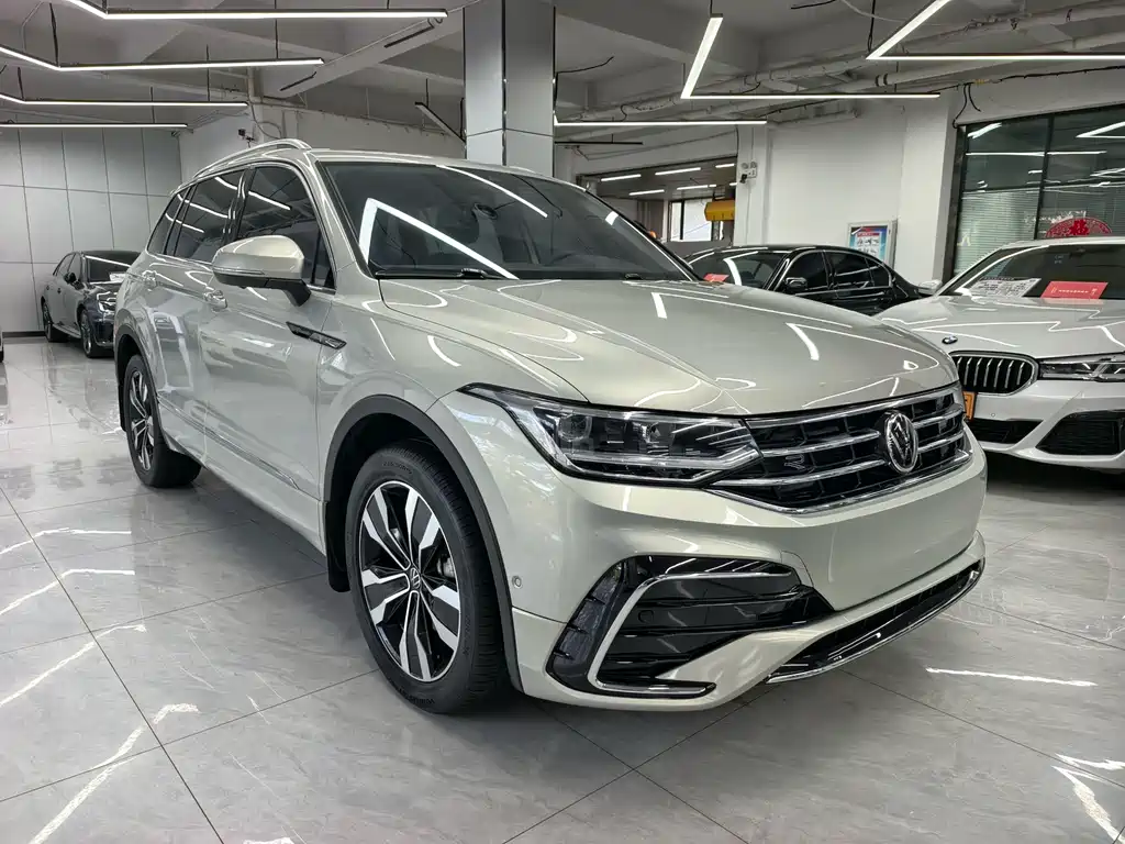Volkswagen Tiguan L — фото 6
