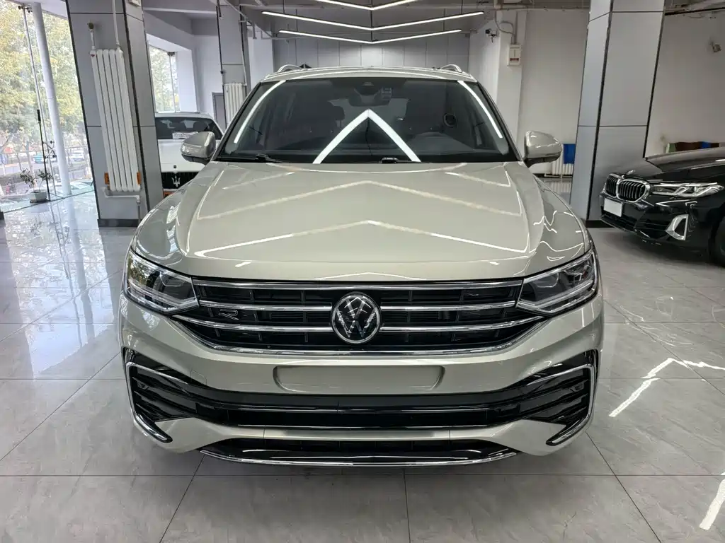 Volkswagen Tiguan L — фото 8
