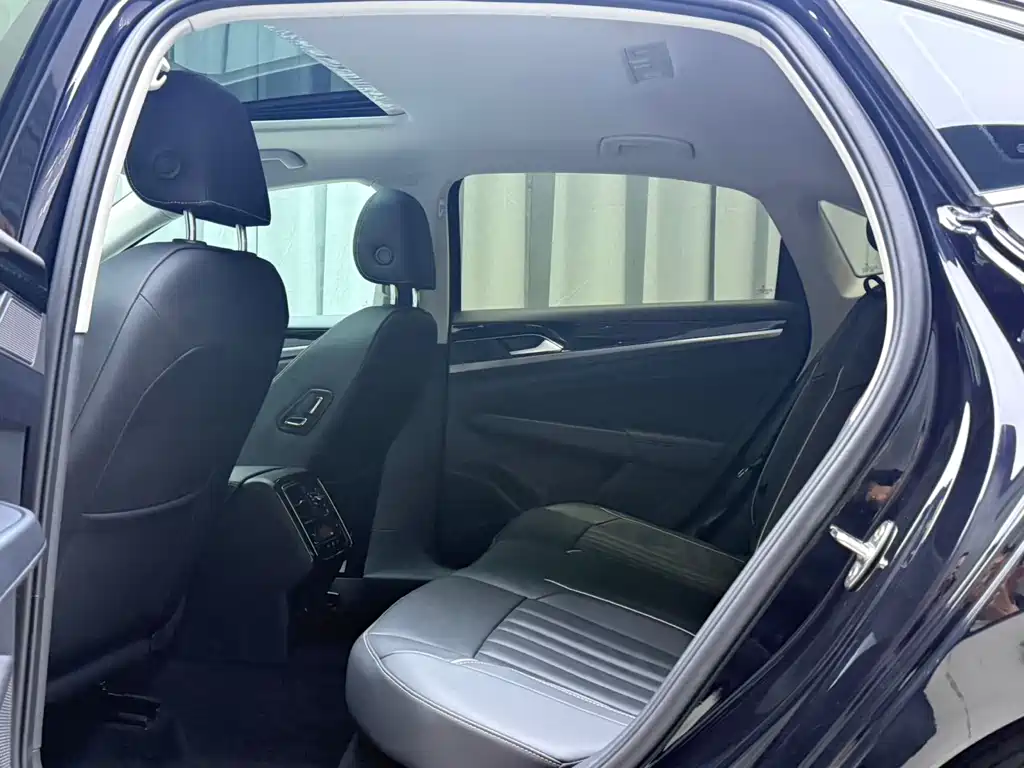 Volkswagen Passat — фото 17