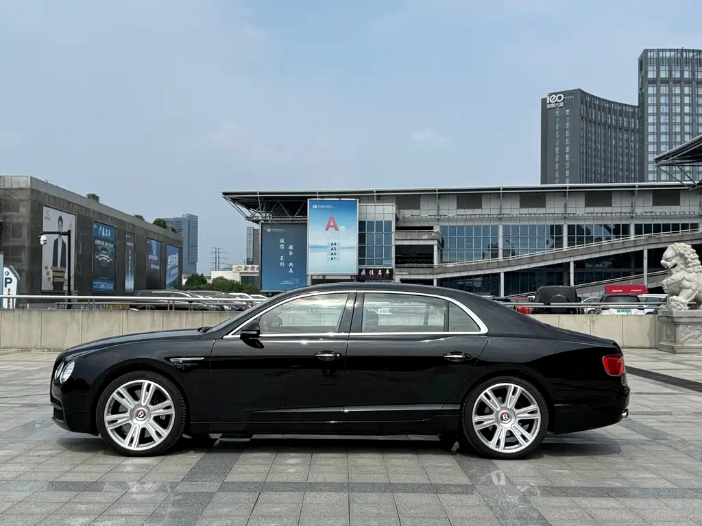 Bentley Flying Spur — фото 2
