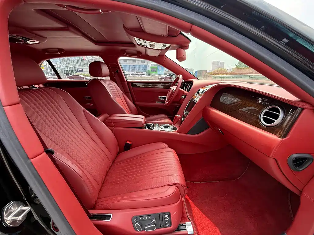 Bentley Flying Spur — фото 14