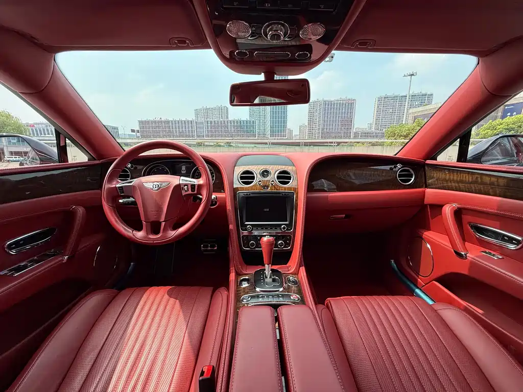 Bentley Flying Spur — фото 15