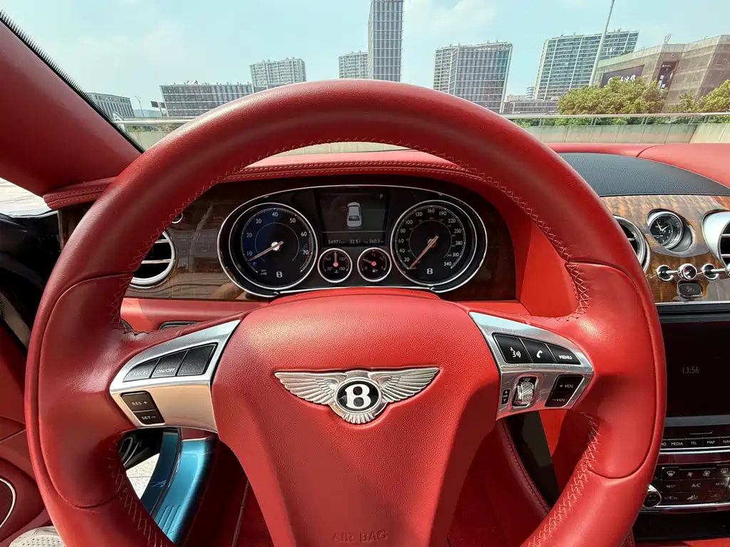 Bentley Flying Spur — фото 17