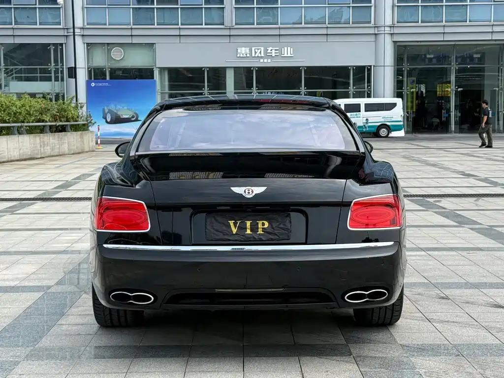 Bentley Flying Spur — фото 8