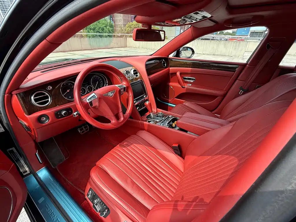 Bentley Flying Spur — фото 9
