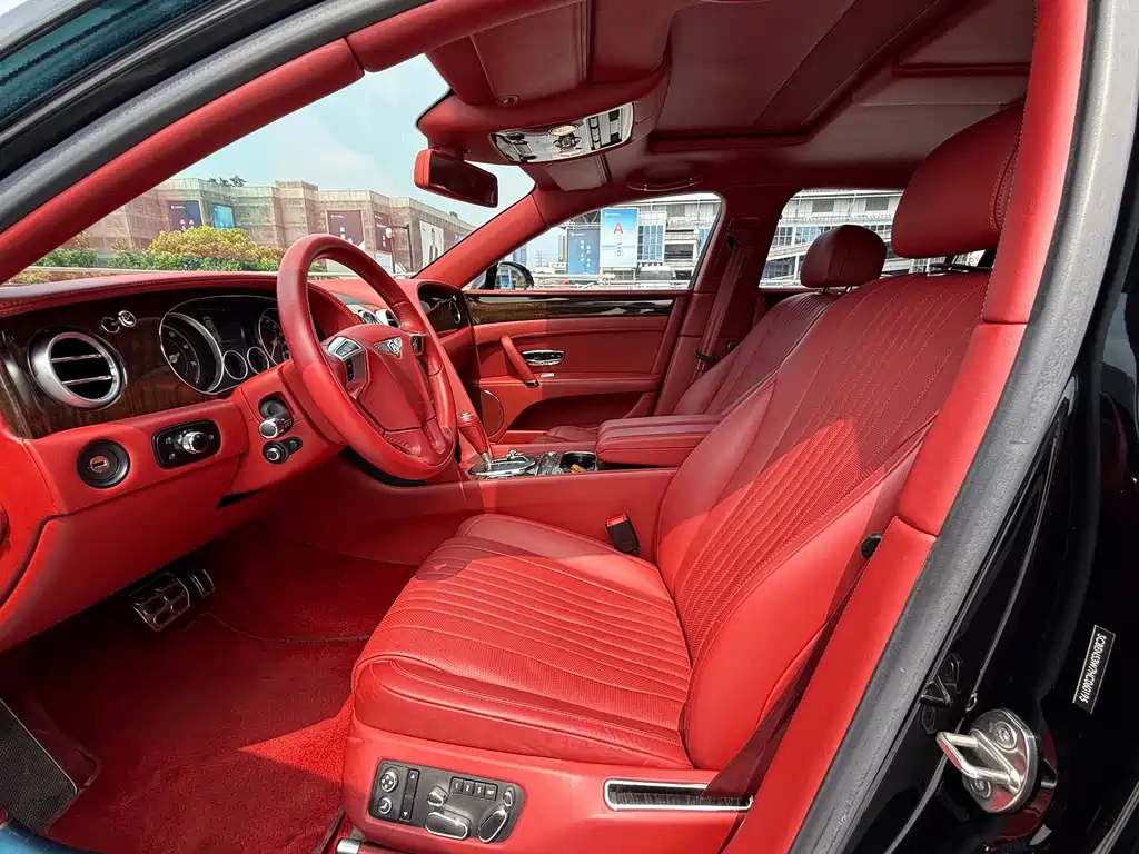 Bentley Flying Spur — фото 10