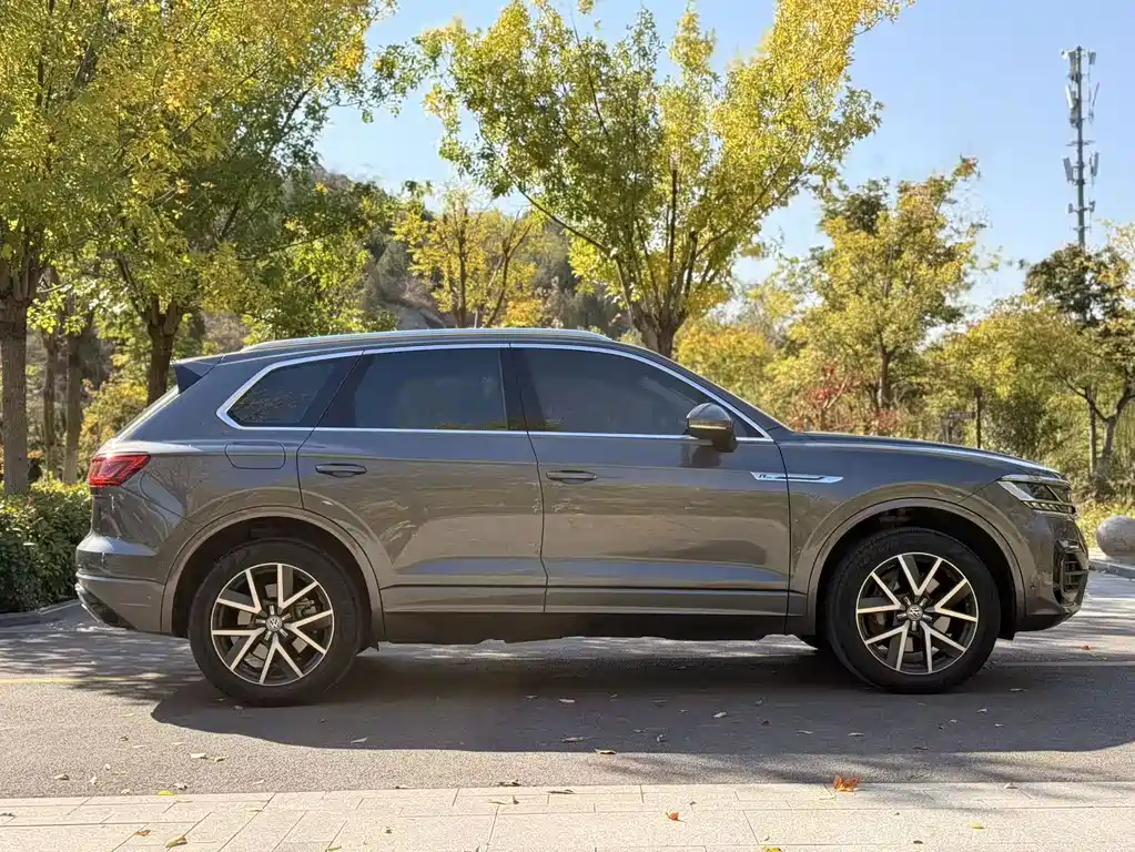 Volkswagen Touareg — фото 4