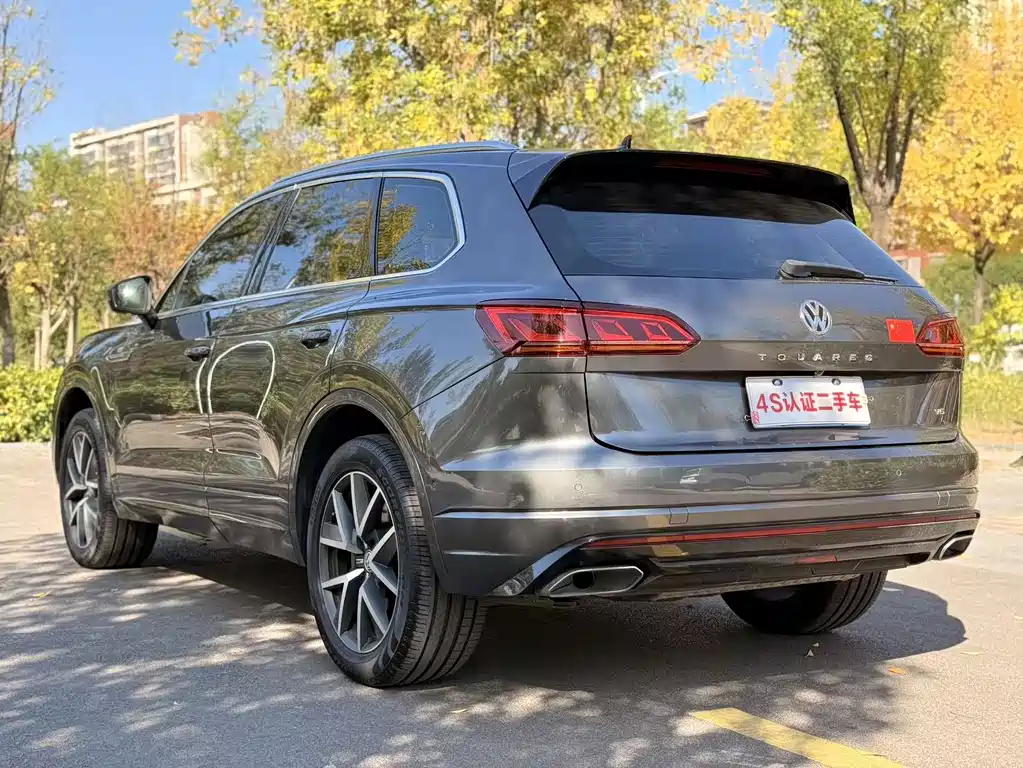 Volkswagen Touareg — фото 7