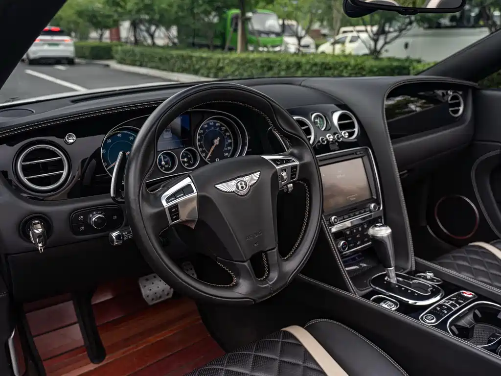 Bentley Continental — фото 4