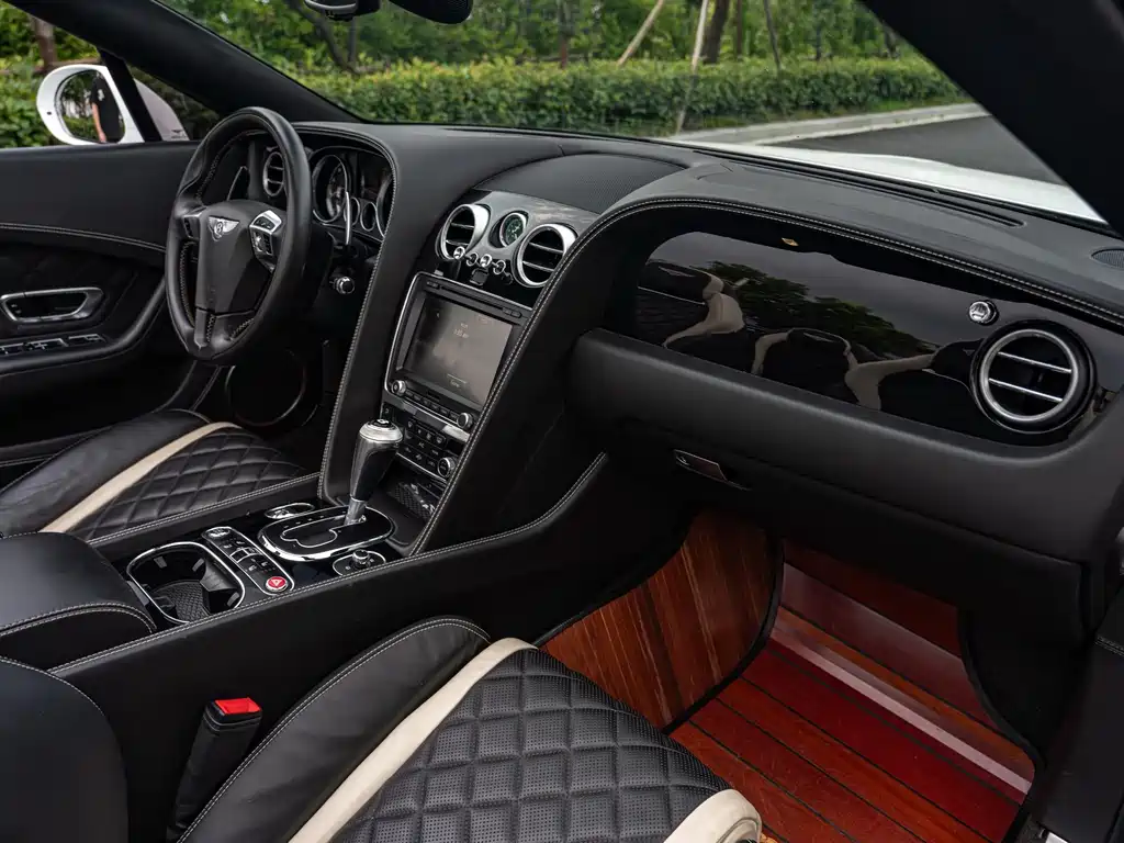 Bentley Continental — фото 6