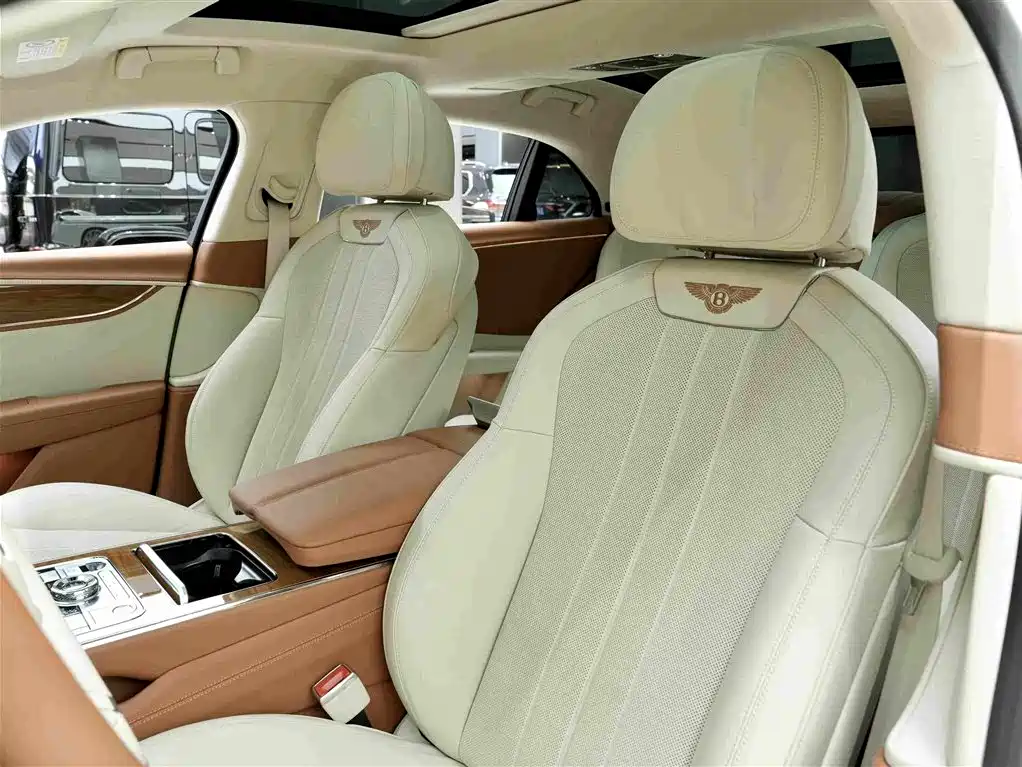 Bentley Flying Spur PHEV — фото 14