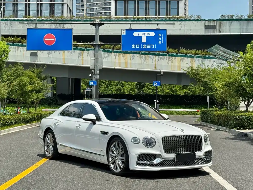 Bentley Flying Spur PHEV — фото 2