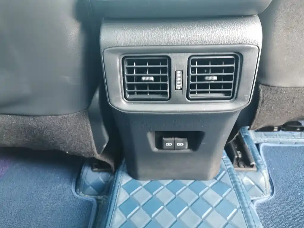 Toyota RAV4 — фото 15