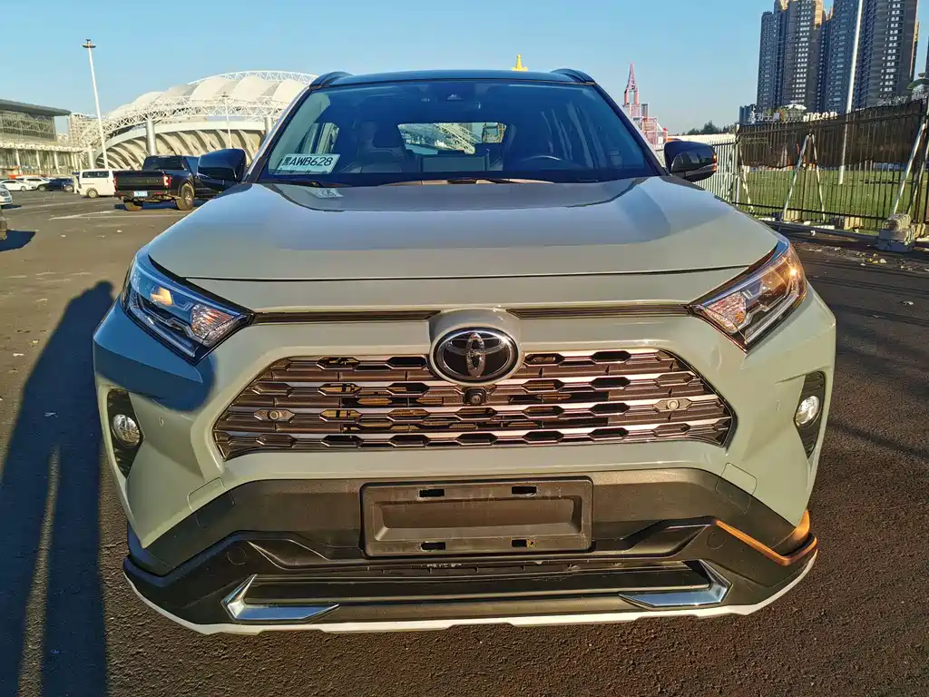 Toyota RAV4 — фото 3