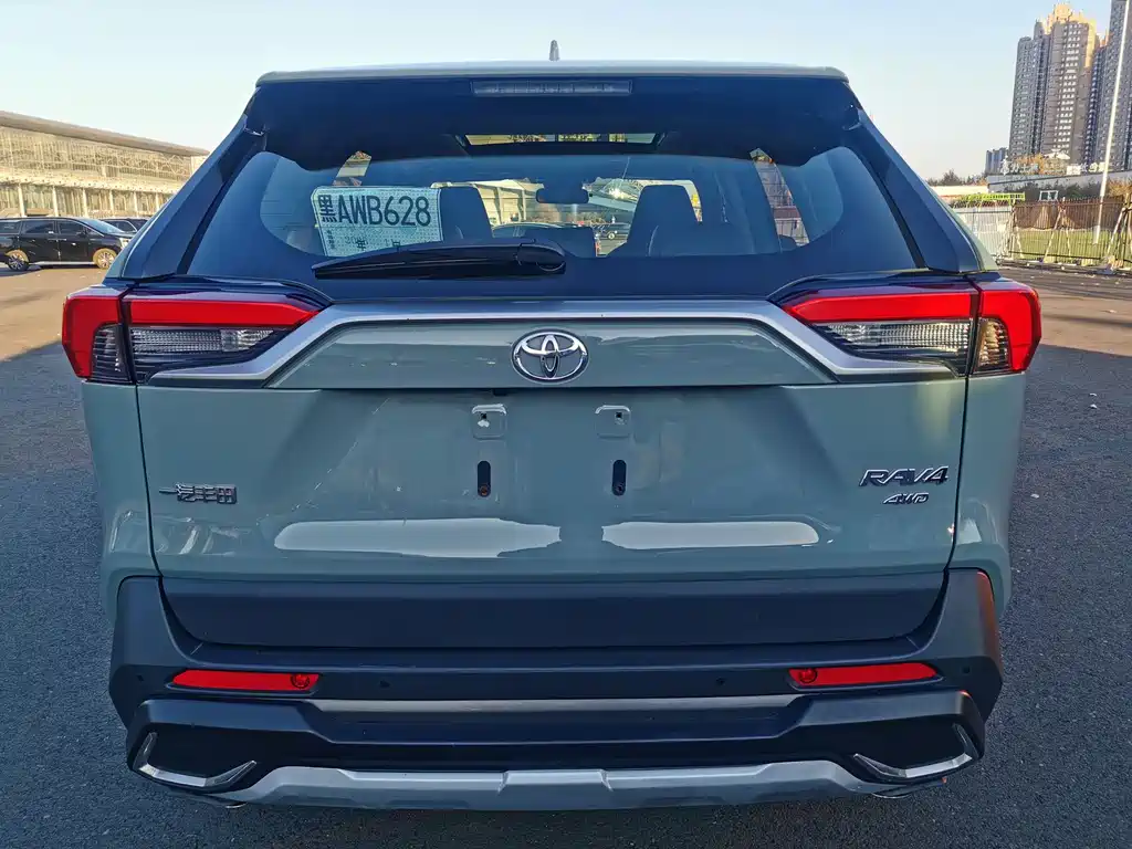 Toyota RAV4 — фото 5