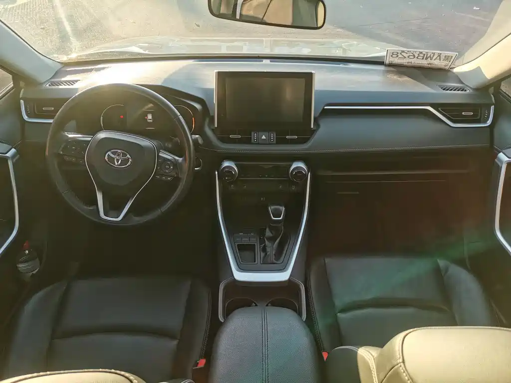 Toyota RAV4 — фото 6