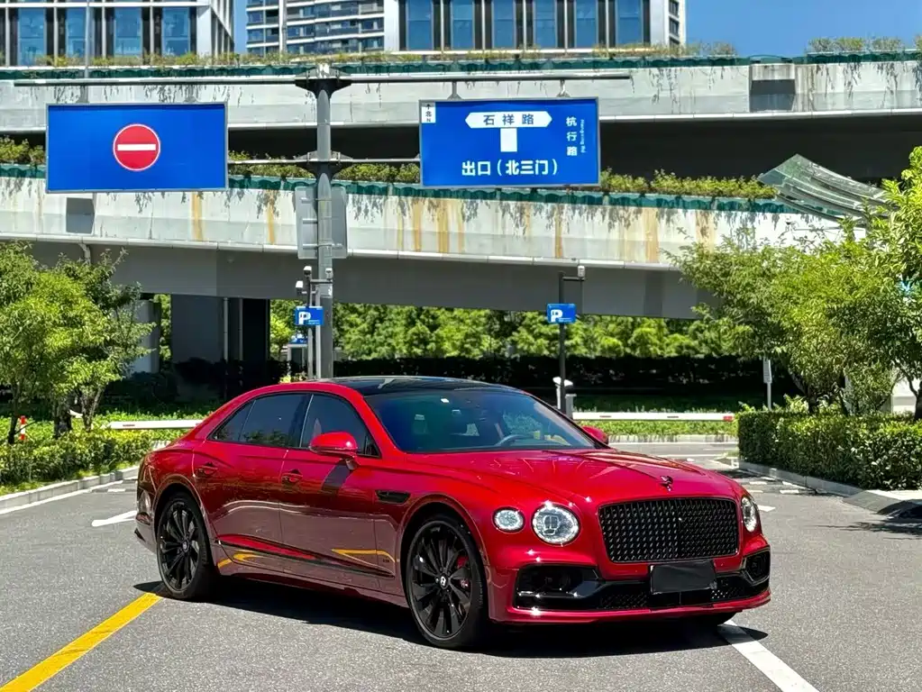 Bentley Flying Spur — фото 3