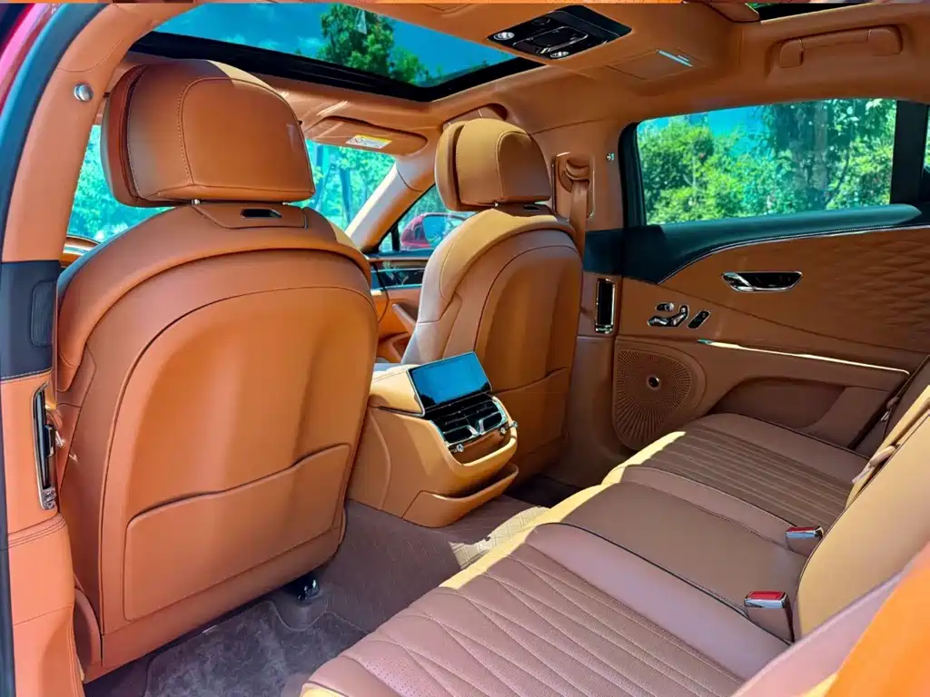 Bentley Flying Spur — фото 5