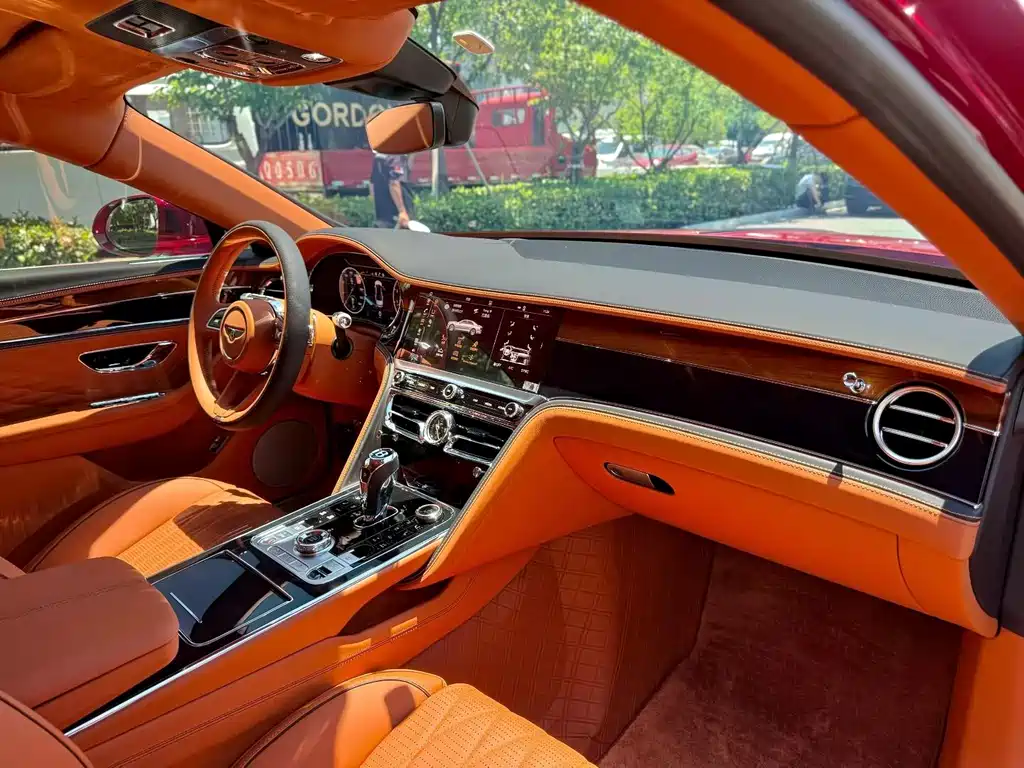 Bentley Flying Spur — фото 6