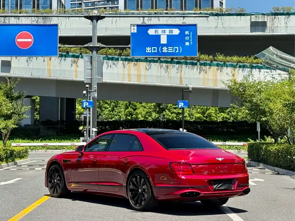 Bentley Flying Spur — фото 7