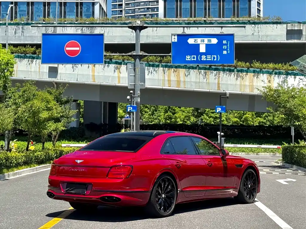 Bentley Flying Spur — фото 9