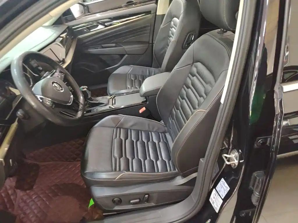 Volkswagen Passat — фото 14