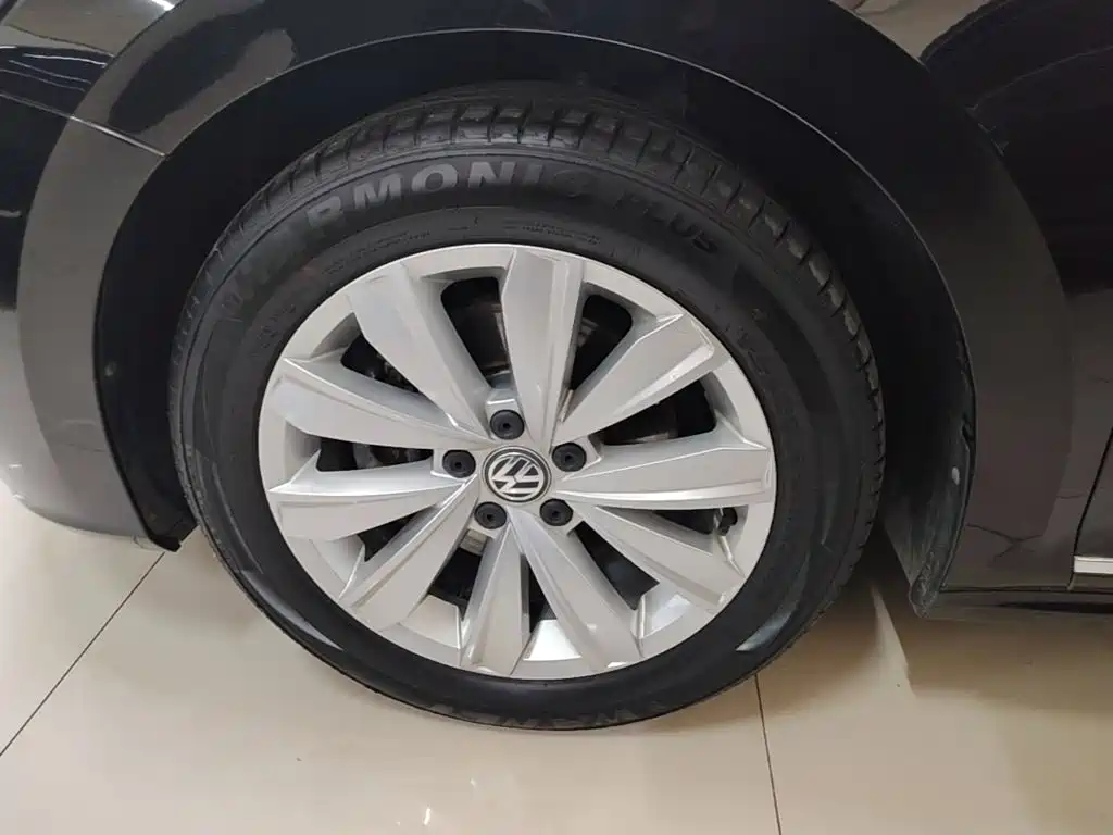 Volkswagen Passat — фото 22