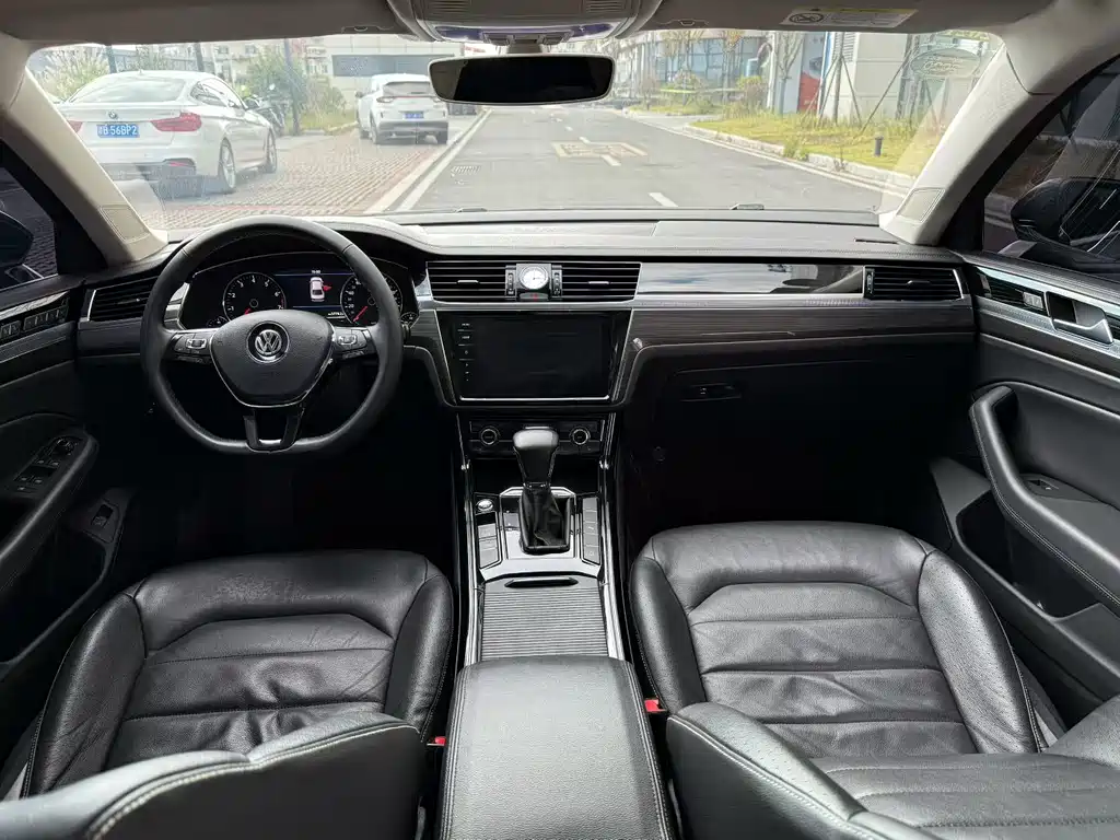 Volkswagen Phideon — фото 6
