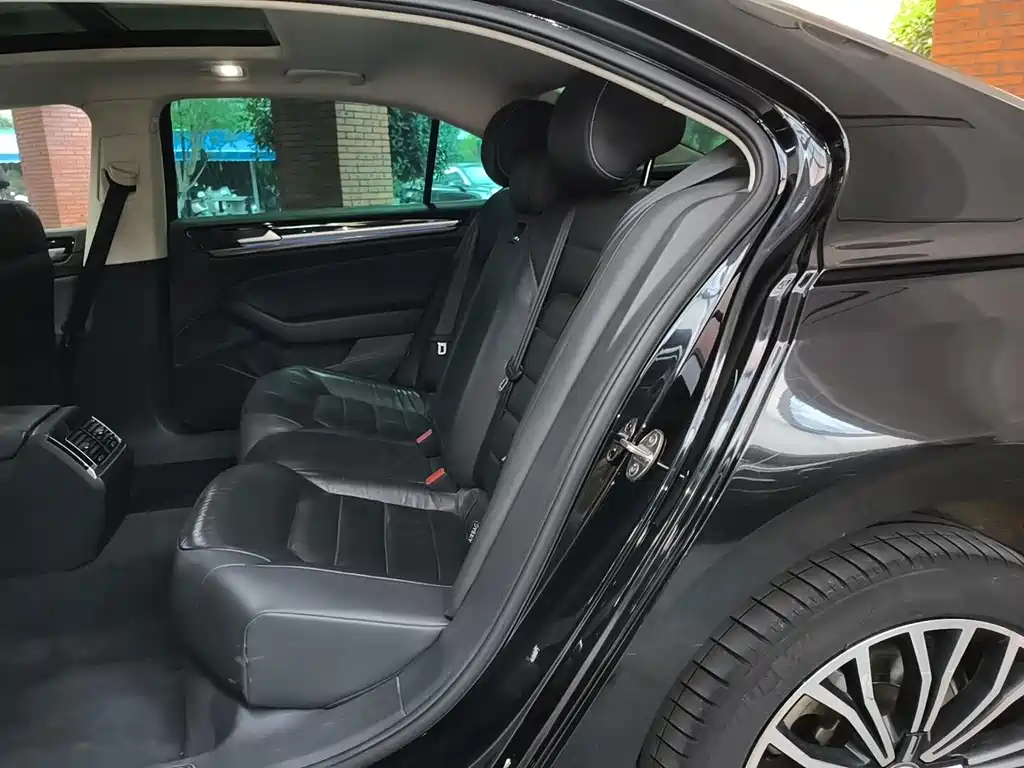 Volkswagen Phideon — фото 11