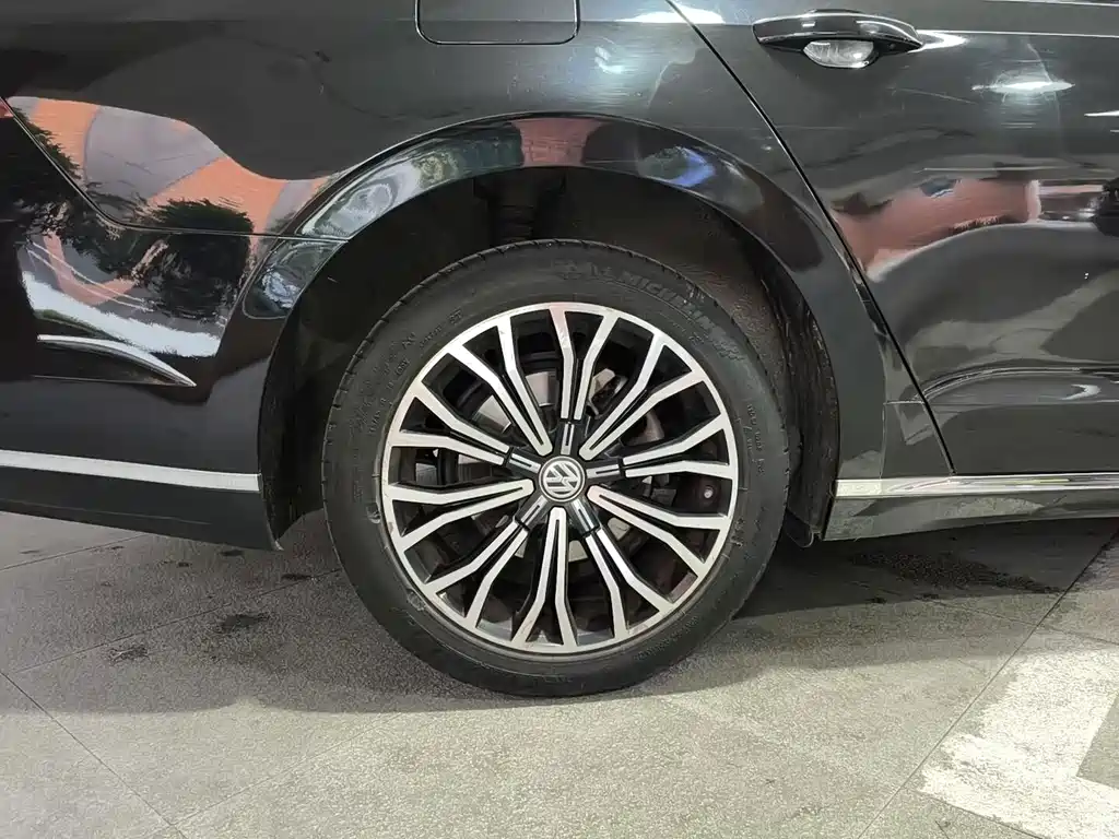 Volkswagen Phideon — фото 18