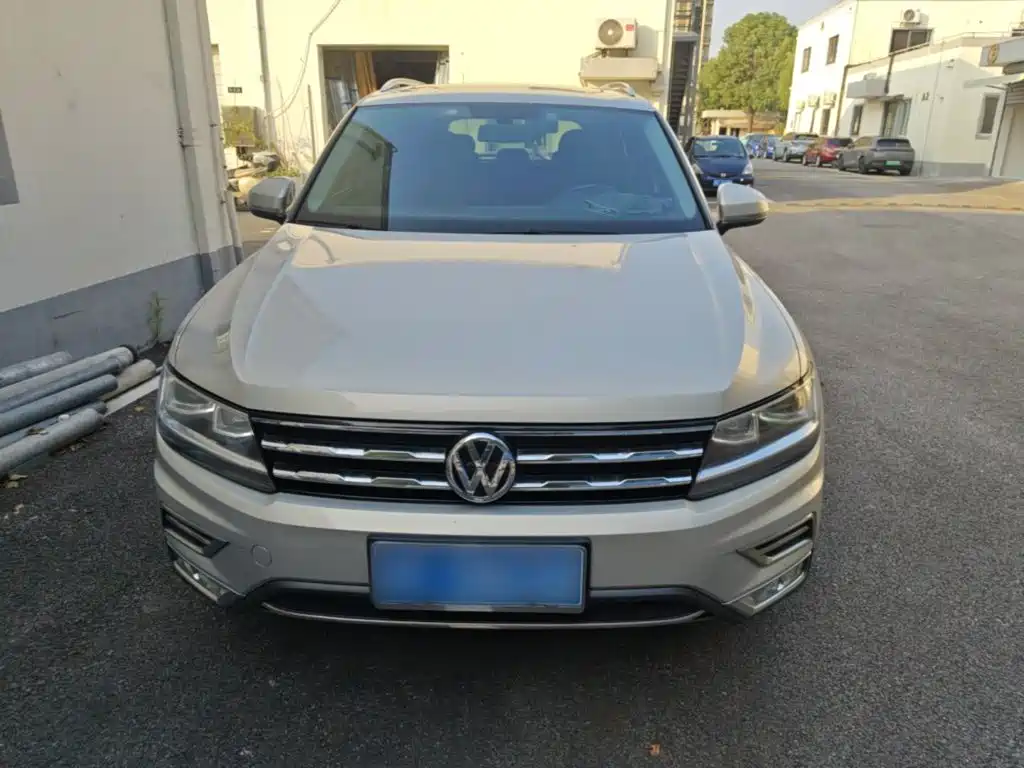 Volkswagen Tiguan L — фото 2