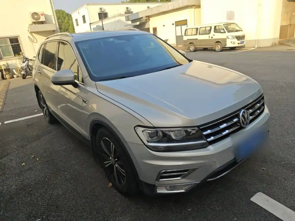 Volkswagen Tiguan L — фото 3