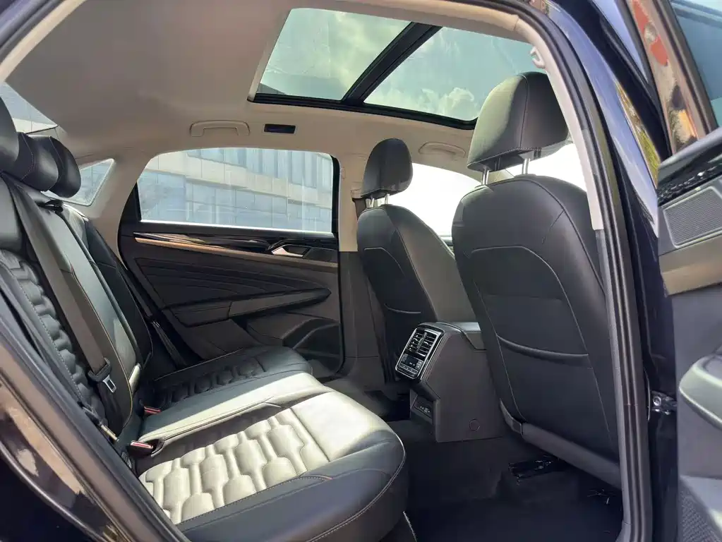 Volkswagen Passat — фото 11