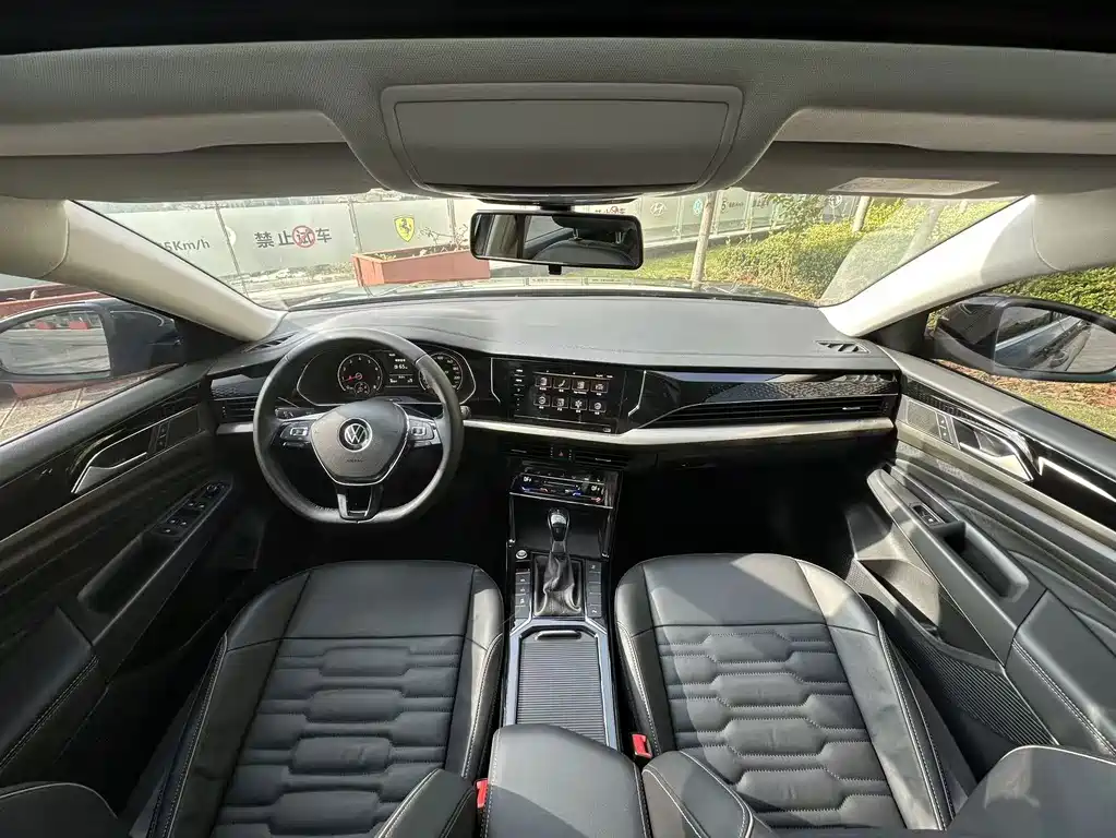 Volkswagen Passat — фото 13