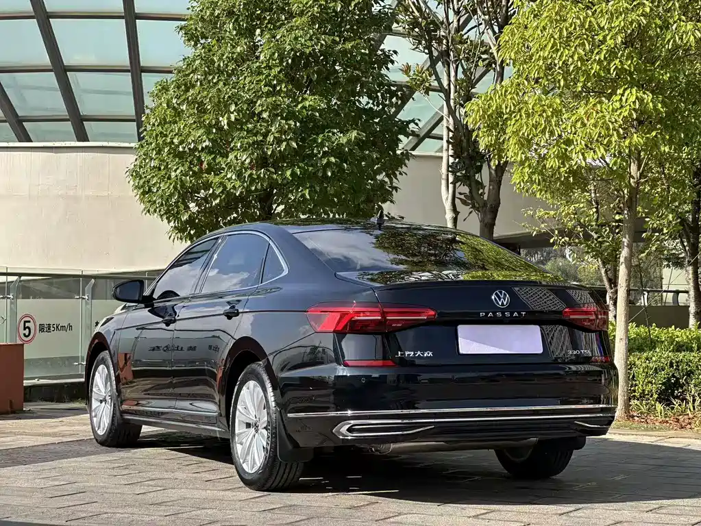 Volkswagen Passat — фото 5