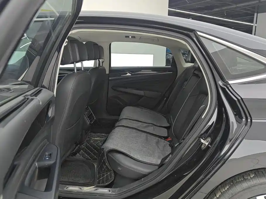 Volkswagen Passat — фото 11