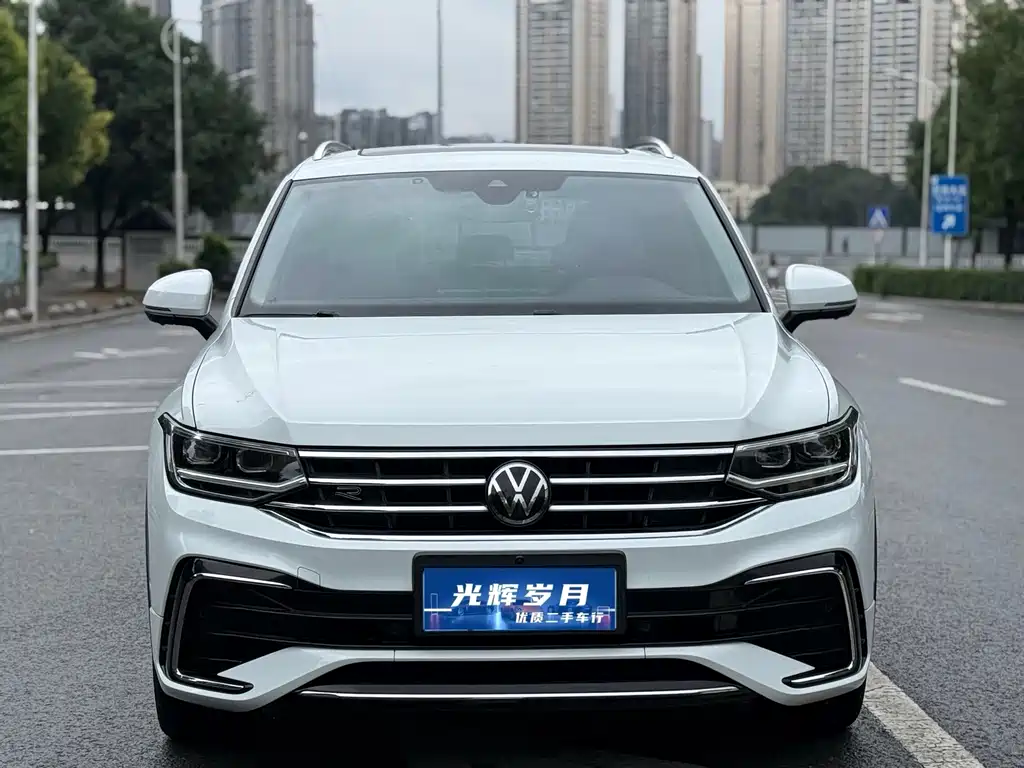 Volkswagen Tiguan L — фото 2