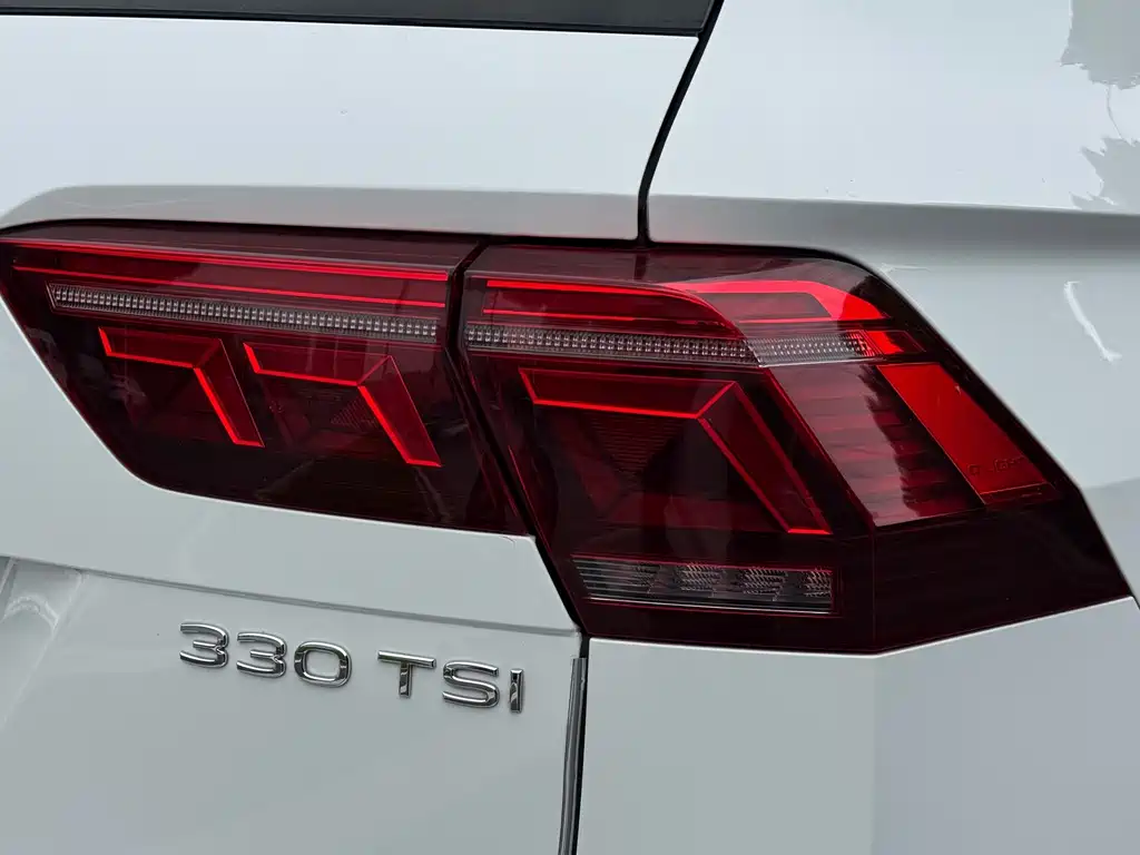 Volkswagen Tiguan L — фото 13