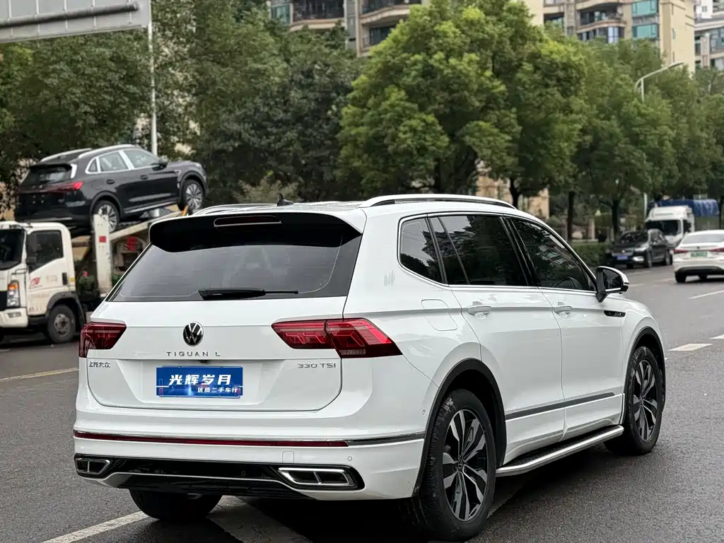 Volkswagen Tiguan L — фото 17