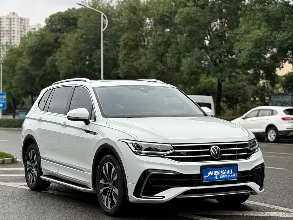 Volkswagen Tiguan L — фото 3