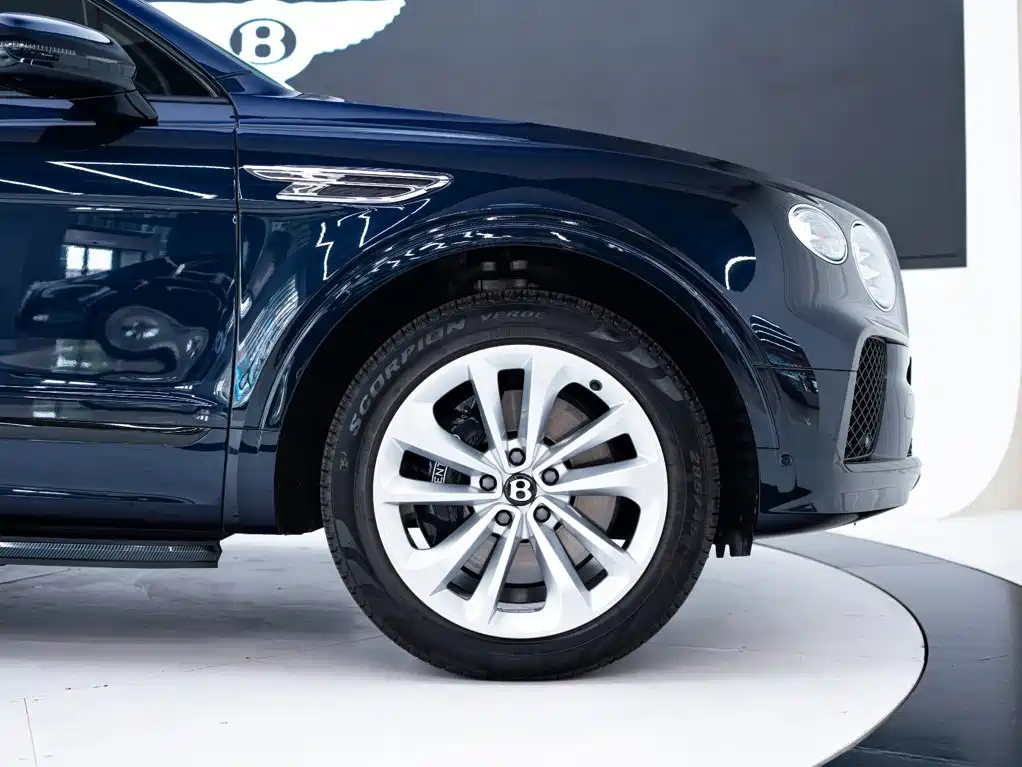 Bentley Bentayga — фото 14